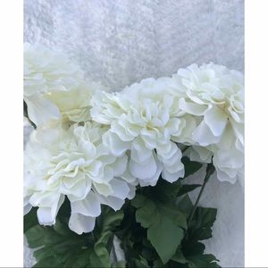 Accents - NWOT White Chrysanthemum Flowers 8 Pc 19" Long Accents - NWOT White Chrysanthemum Flowers 8 Pc 19" Long
